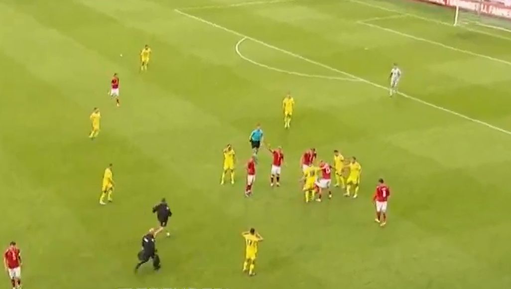 Ужас во Данска, Ериксен повторно колабира среде меч (ВИДЕО)